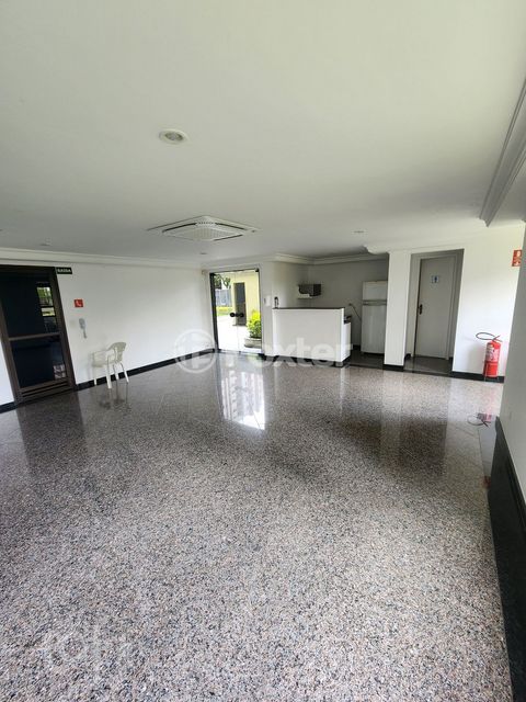 Image 17 - 880158