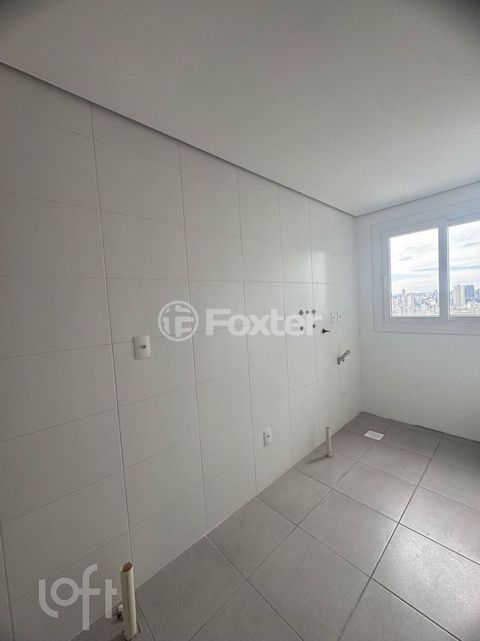 Image 7 - 880197