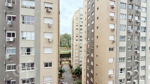Image 15 - 880199