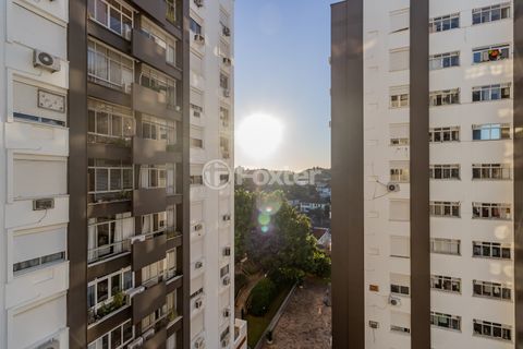 Image 16 - 880216
