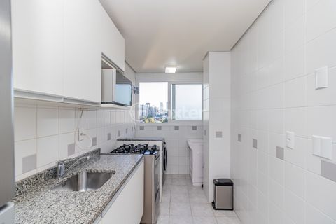 Image 19 - 880216