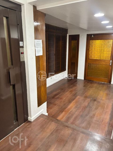 Image 8 - 880220