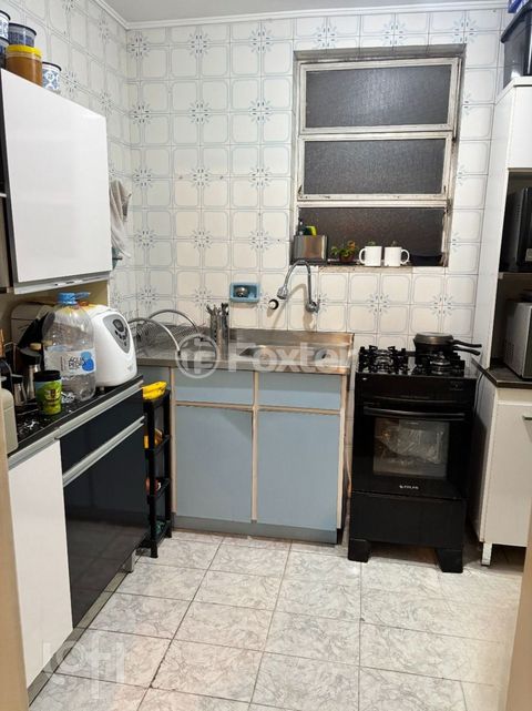 Image 7 - 880220