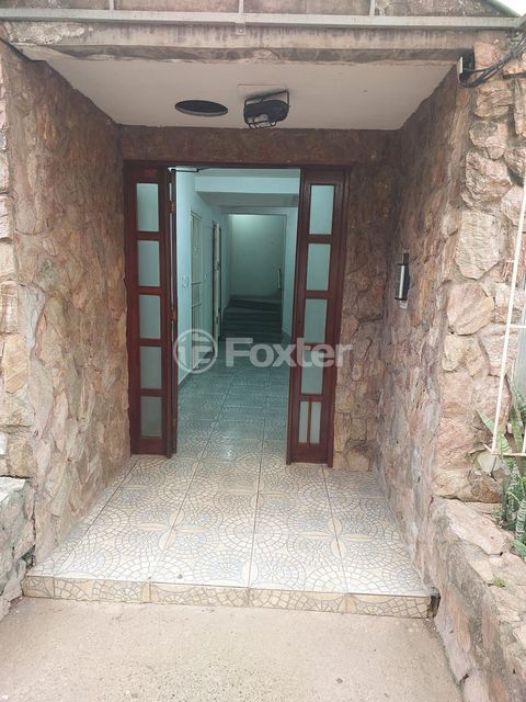 Image 7 - 880235