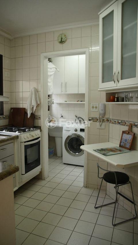 Image 9 - 880276