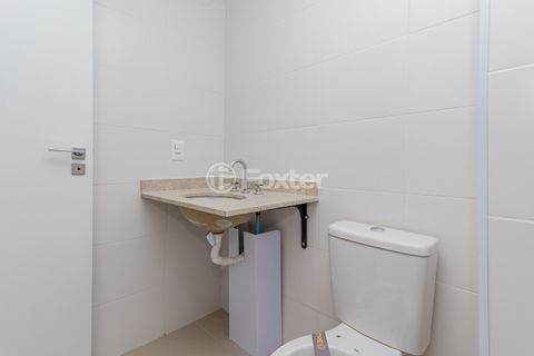 Image 8 - 880316
