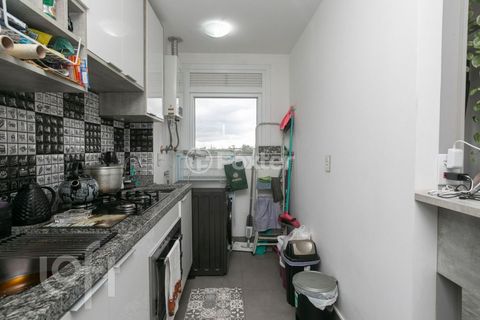 Image 10 - 880321
