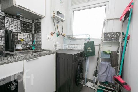 Image 11 - 880321