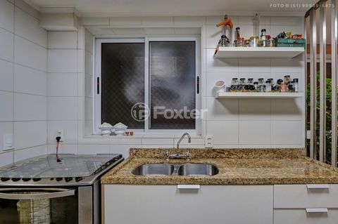 Image 14 - 880330