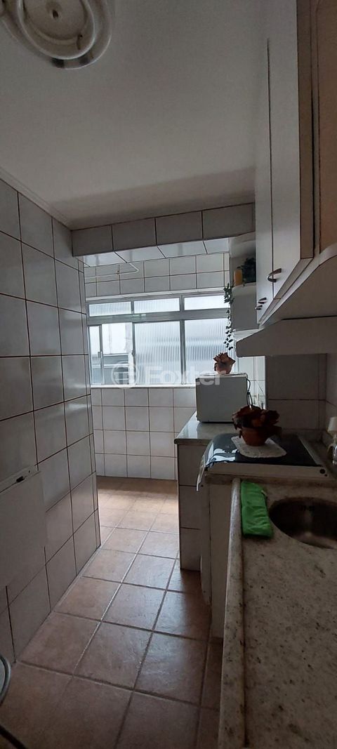 Image 7 - 880337