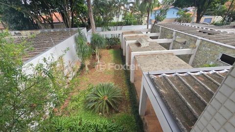 Image 8 - 880353