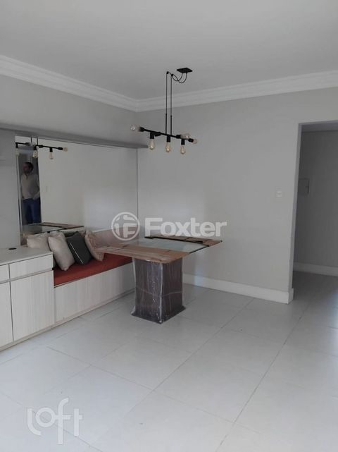 Image 7 - 880355