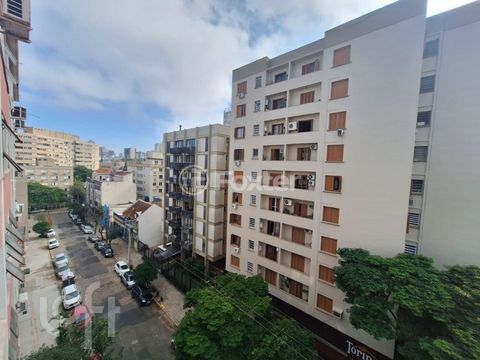 Image 9 - 880356