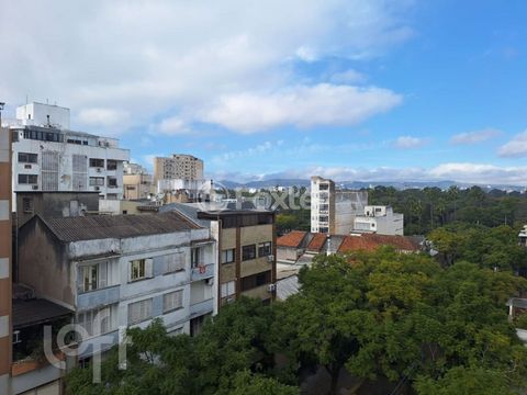 Image 17 - 880356