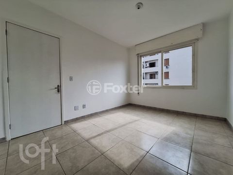 Image 7 - 880356
