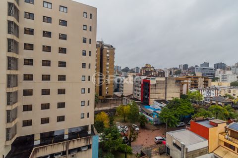 Image 8 - 880357