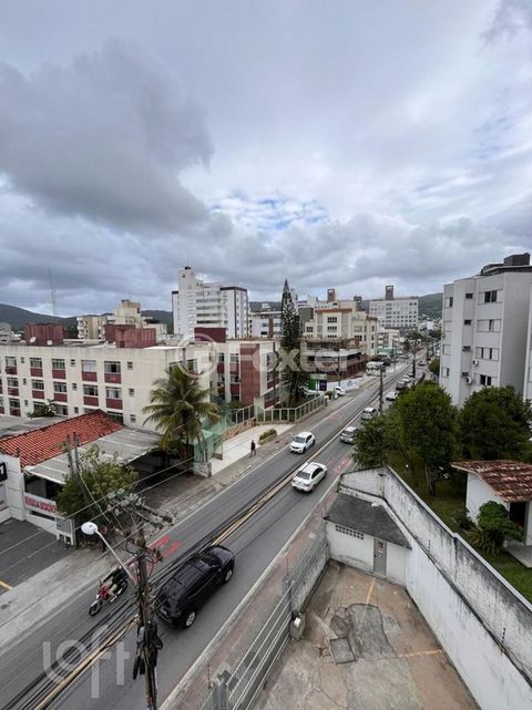 Image 11 - 880369