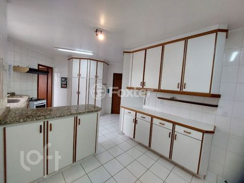 Image 6 - 880395