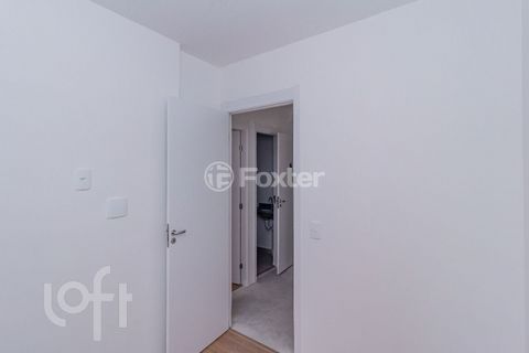 Image 11 - 880401