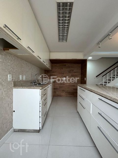Image 4 - 880402