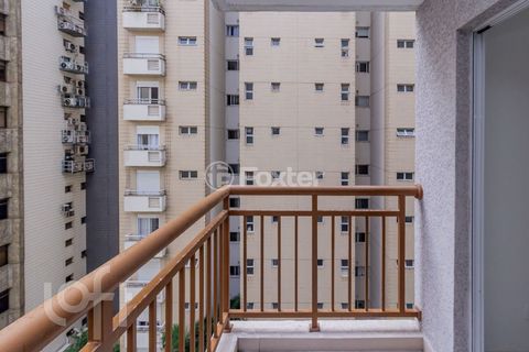 Image 4 - 880406