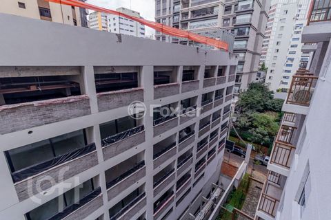 Image 6 - 880408