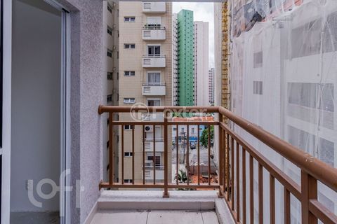 Image 4 - 880408