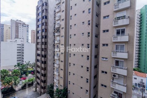 Image 5 - 880408