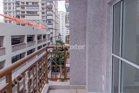 Image 3 - 880408