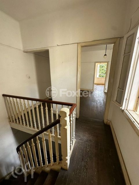 Image 8 - 880410
