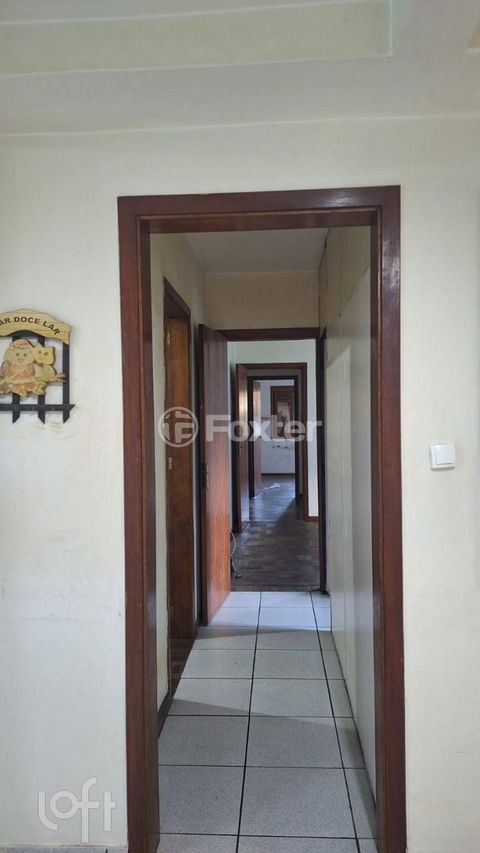 Image 10 - 880421