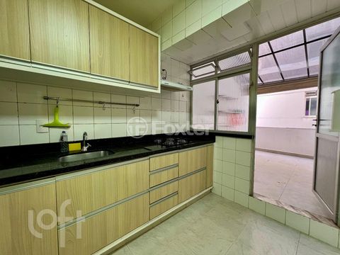 Image 4 - 880423