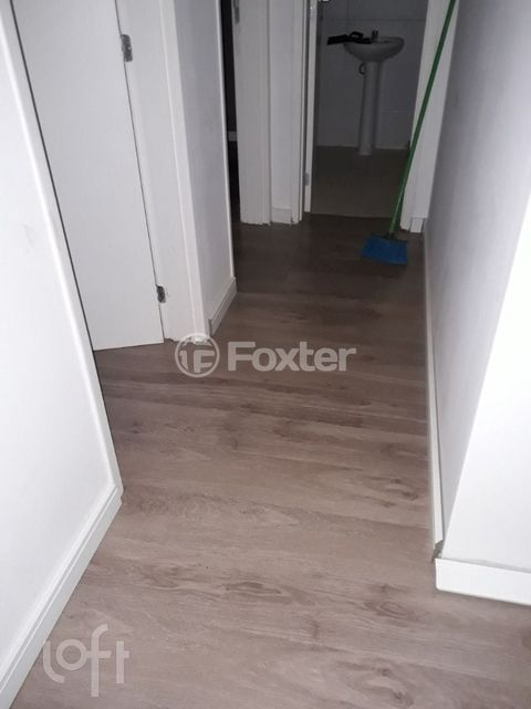 Image 2 - 880425