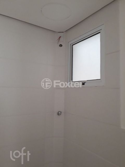 Image 5 - 880425