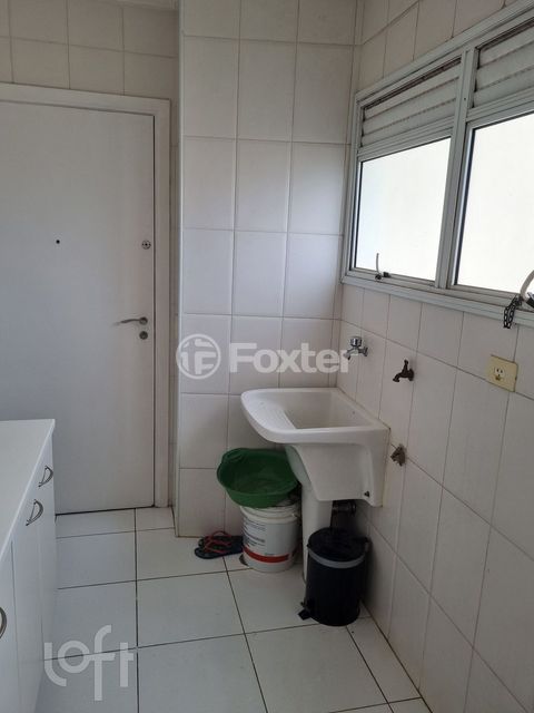 Image 9 - 880430