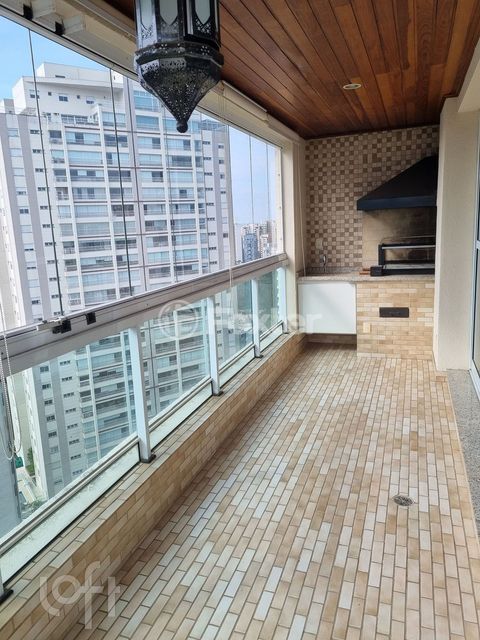 Image 6 - 880430
