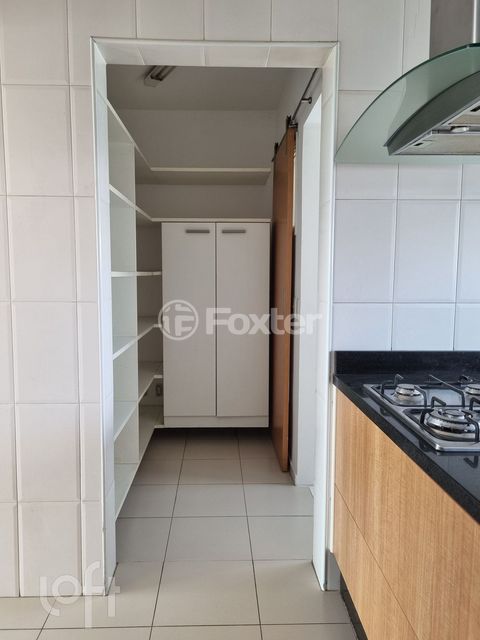 Image 7 - 880430