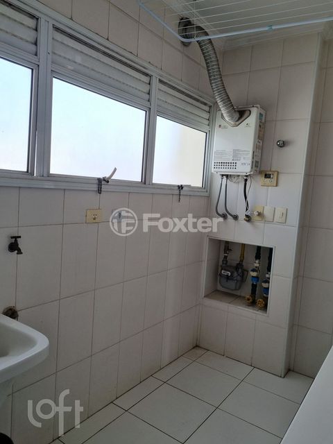 Image 8 - 880430