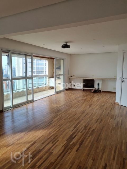 Image 1 - 880430
