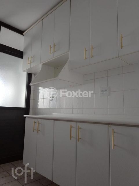 Image 6 - 880432