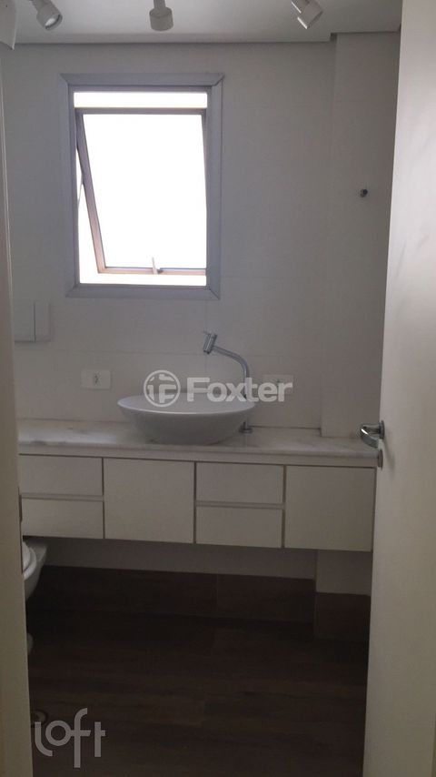 Image 7 - 880435