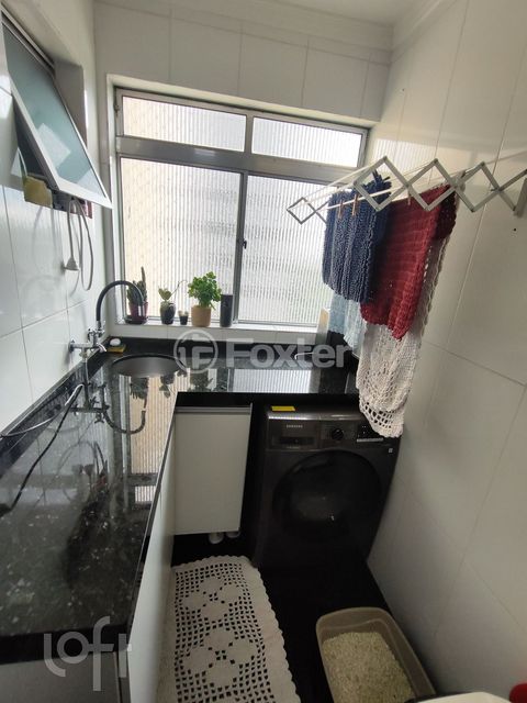 Image 9 - 880436