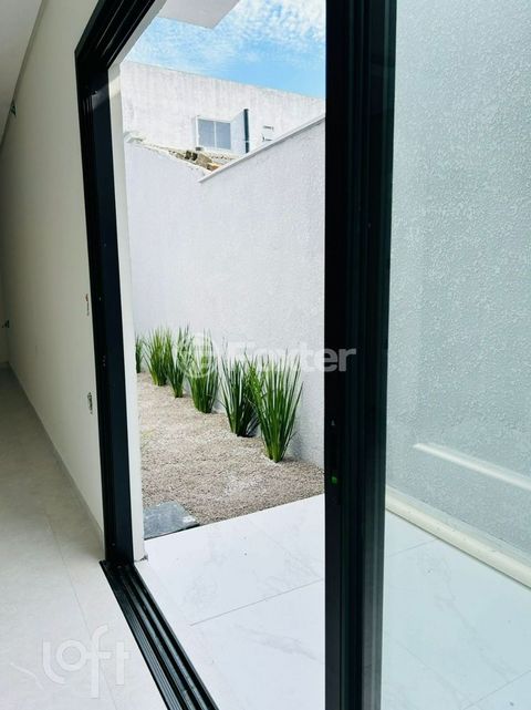 Image 9 - 880491