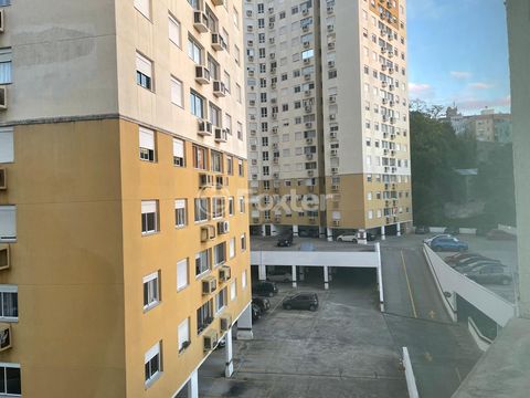 Image 5 - 880499