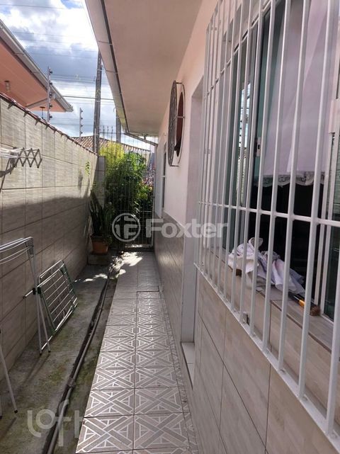 Image 5 - 880501