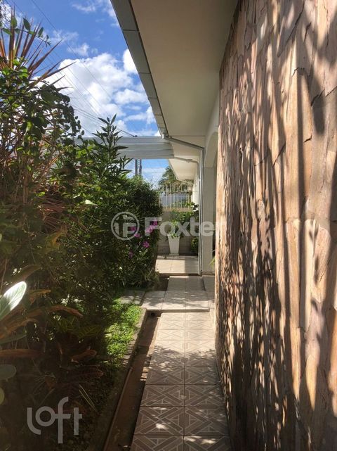 Image 6 - 880501
