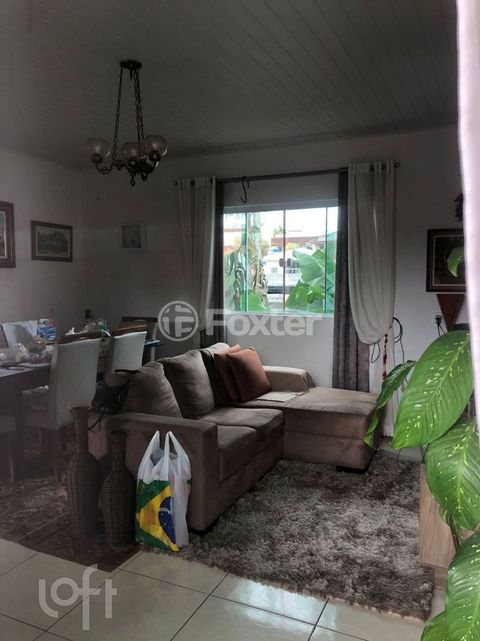 Image 8 - 880501