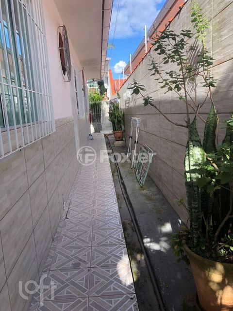 Image 4 - 880501