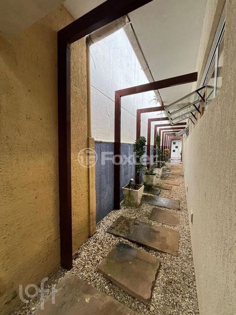 Image 7 - 880523