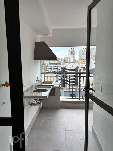 Image 1 - 880530